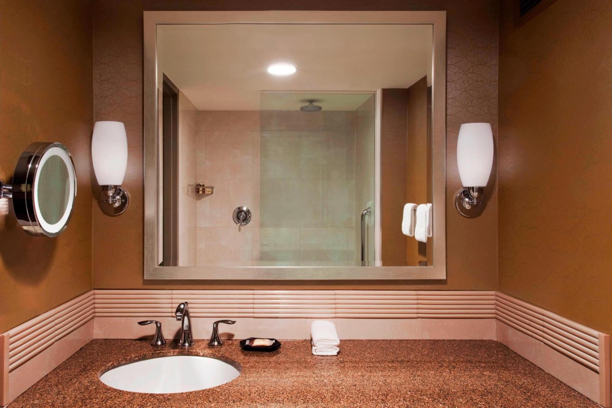 Sheraton Greensboro Dış mekan fotoğraf