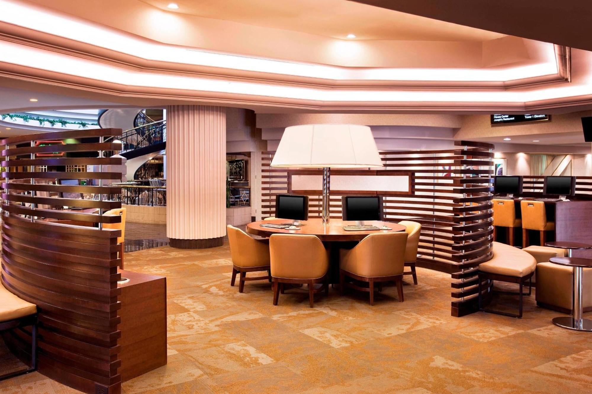 Sheraton Greensboro Dış mekan fotoğraf